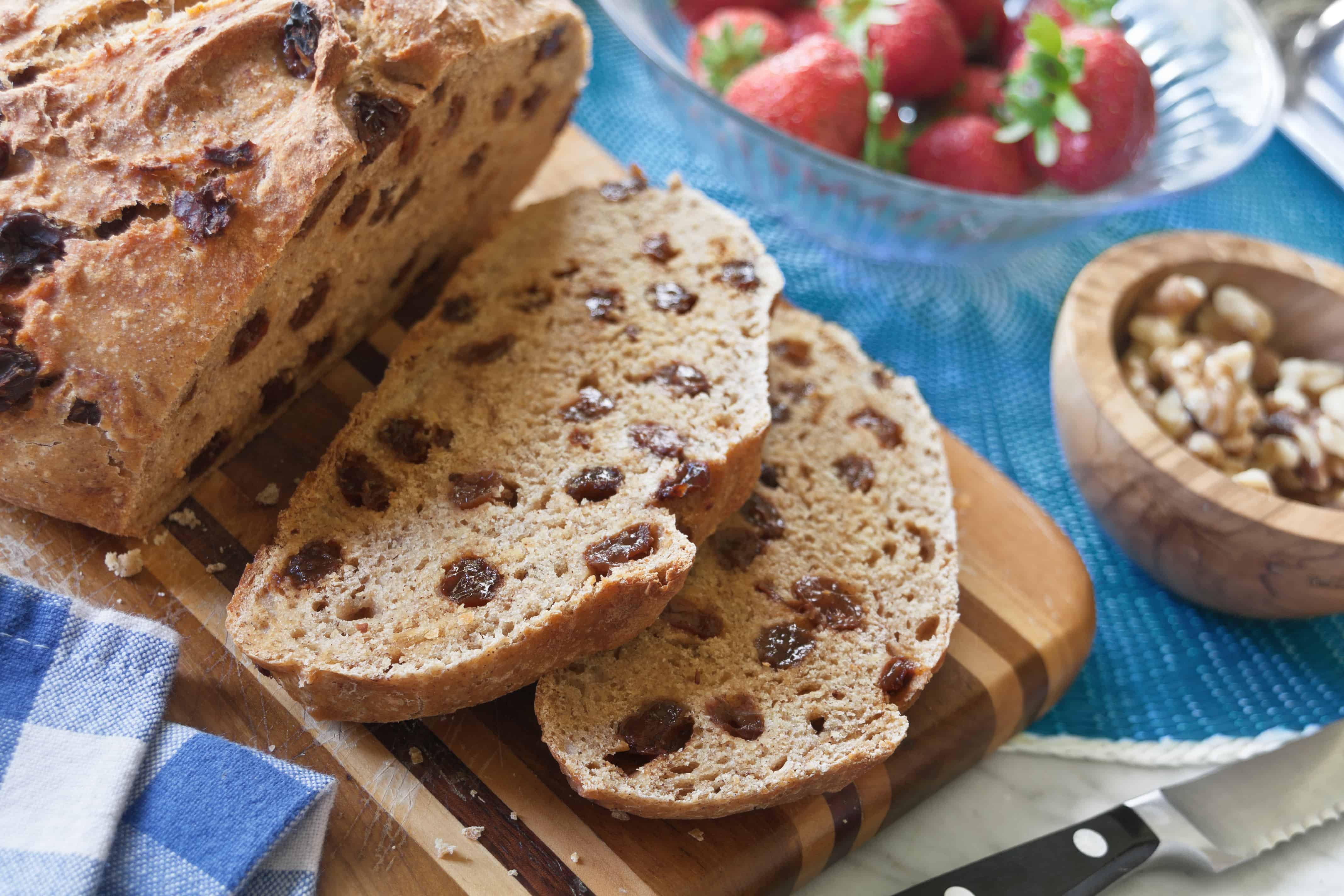 Cinnamon Raisin No-Knead Bread - Guiding Stars